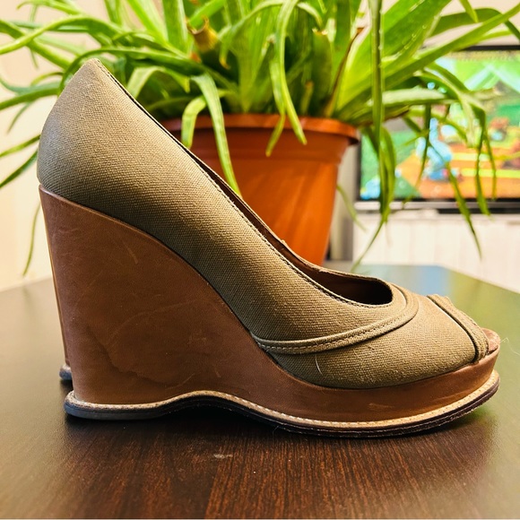 Michael Kors Olive Green Leather & Canvas Peep-Toe Wedges | Size 6 - Picture 5 of 9